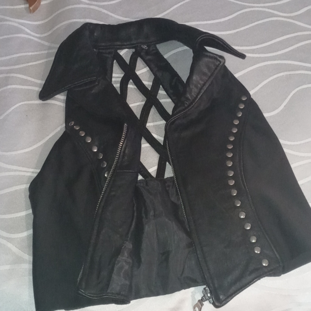 Clothes - Picture 12 of 16